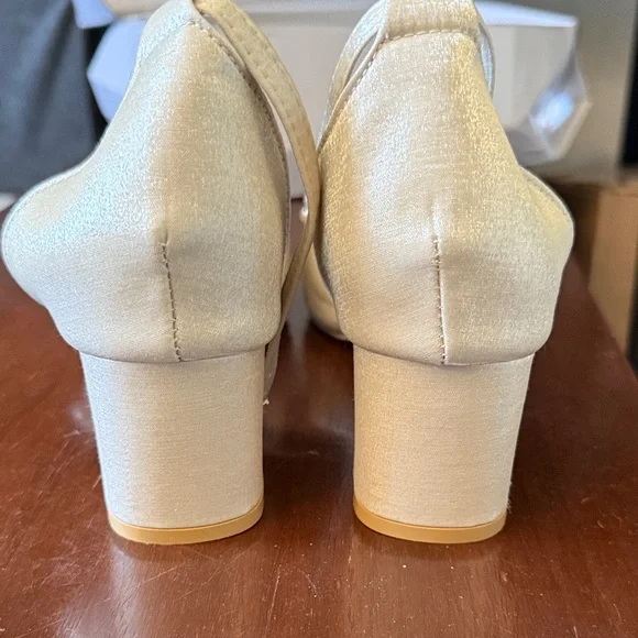 Women's Cream Heels with Pearl Detail - Picture 3 of 4